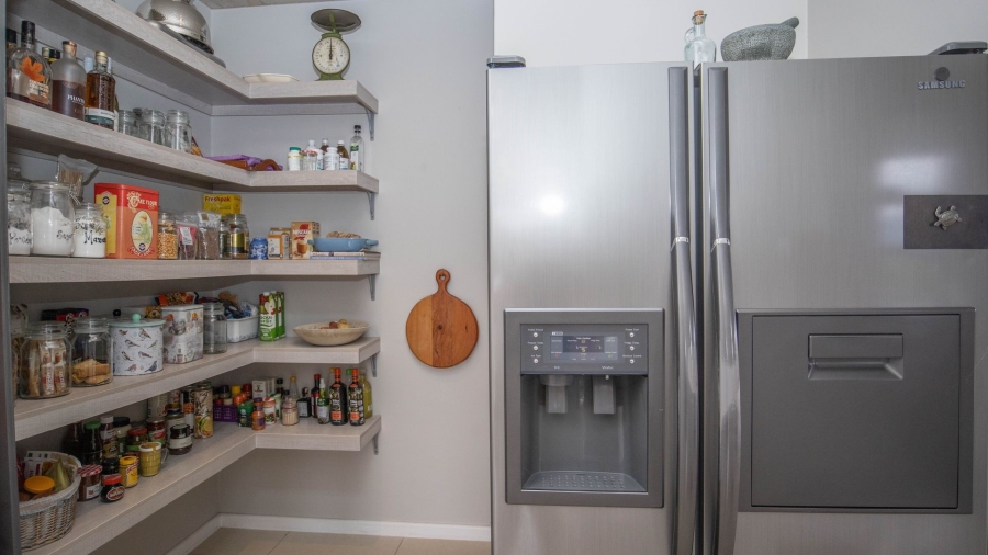 5 Bedroom Property for Sale in The Coves North West